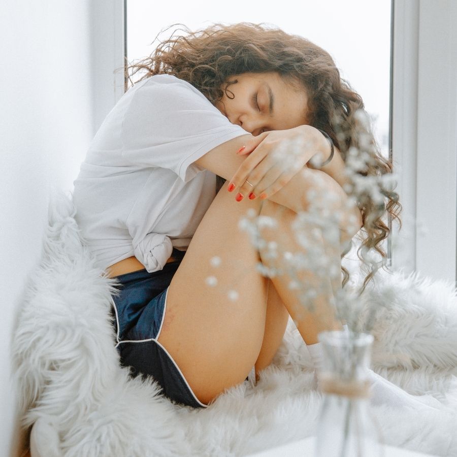Comment dormir quand on a des règles douloureuses ?