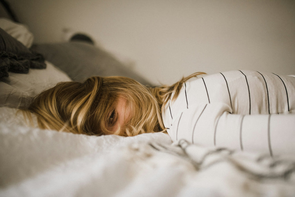 Comment dormir quand on a des règles douloureuses ?